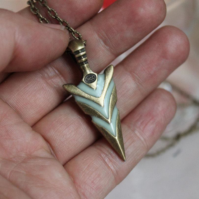 WorldNorse Glow In The Dark Arrowhead Necklace