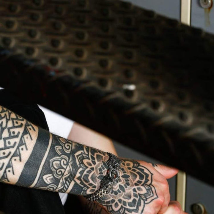 WorldNorse Double Lion Head Viking Bracelet