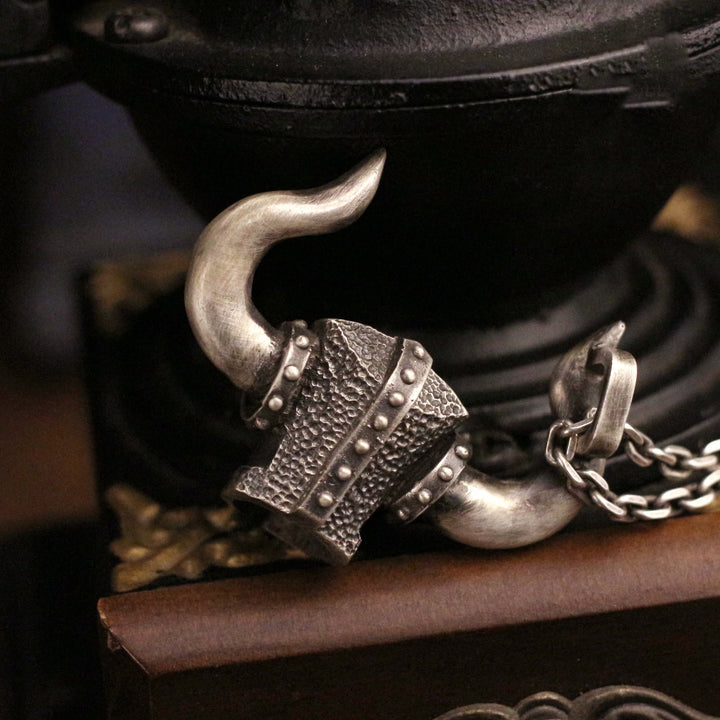 WorldNorse Retro Crusader Horned Heavy Helmet Necklace