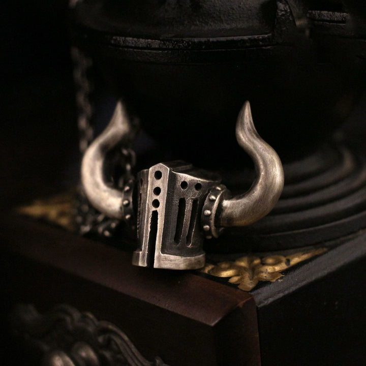 WorldNorse Retro Crusader Horned Heavy Helmet Necklace