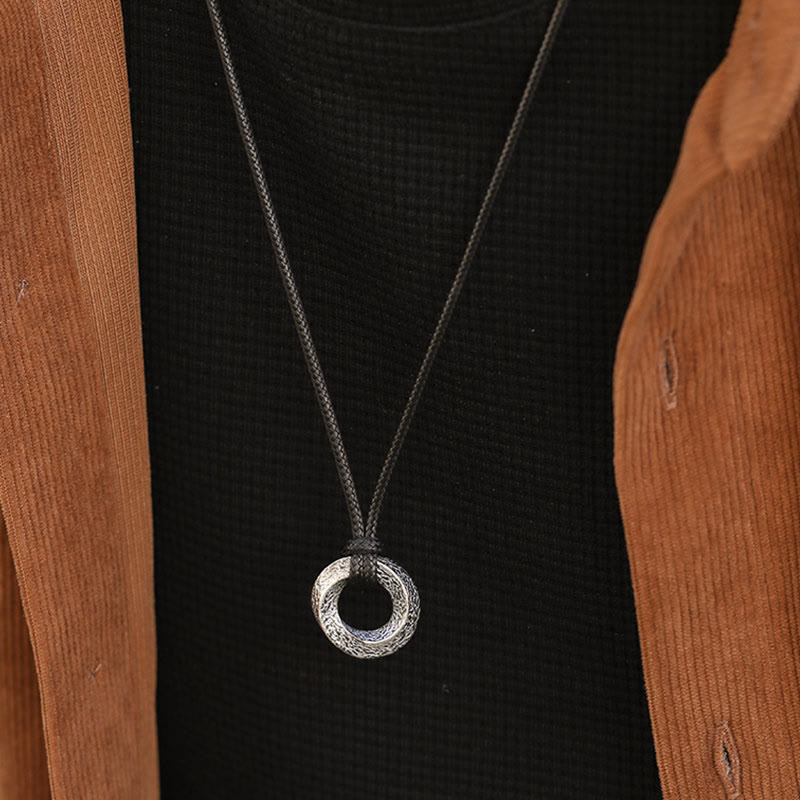 WorldNorse 925 Sterling Silver Mobius Strip Necklace